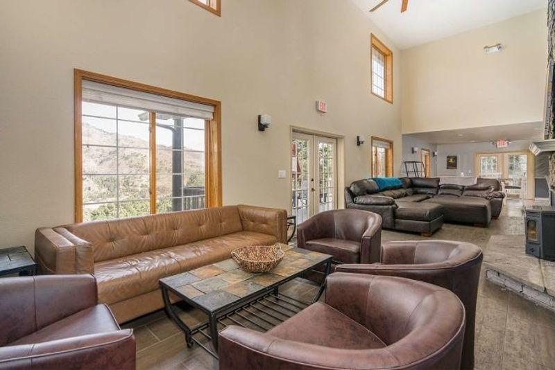 Sandstone Care Teen Center at Cascade Canyon Photo